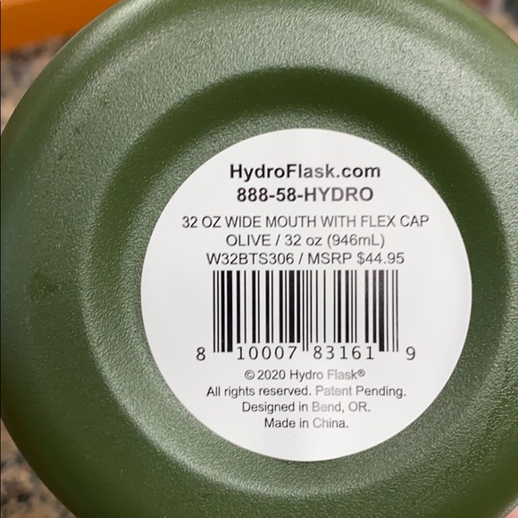 32 oz HydroFlask with wide mouth flex cap in olive - Picture 4 of 5